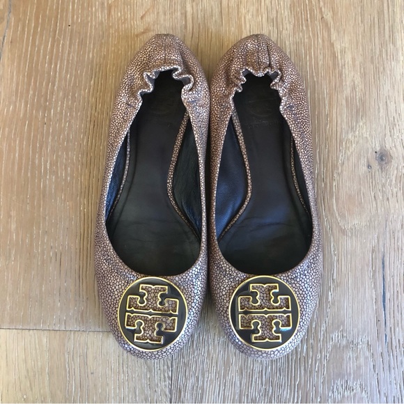 Tory Burch big gold logo stingray flats size 6 price firm! - Picture 1 of 7